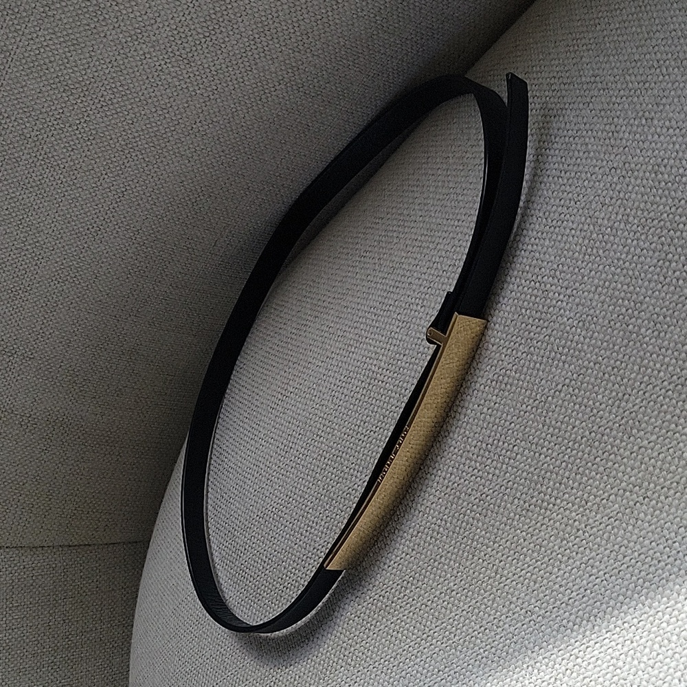 Tory Burch Black Leather Skinny Belt XS Gold Buckle Notch Closure